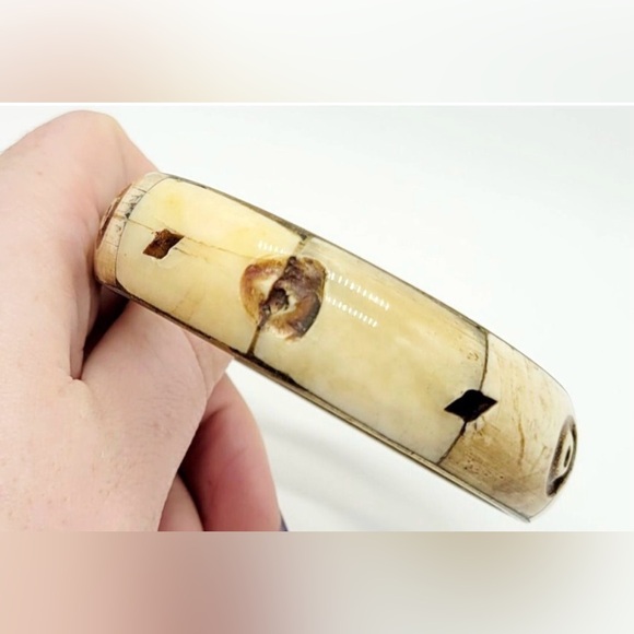 Vintage Carved Bangle Bracelet Stamped Made in India,Excellent PrelovedCondition - Picture 5 of 7